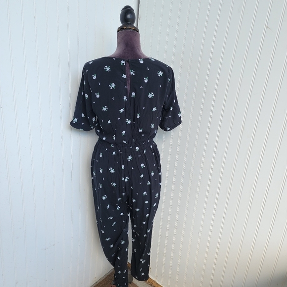 Old Navy Jumpsuit Woman’s Black White Floral Short Sleeve Viscose Sz S - Picture 9 of 16